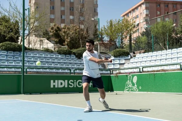 tennis baseline rally forehand